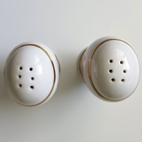 Vintage Manor Rose Salt and Pepper Shakers With Gold Trim - Picture 5 of 6